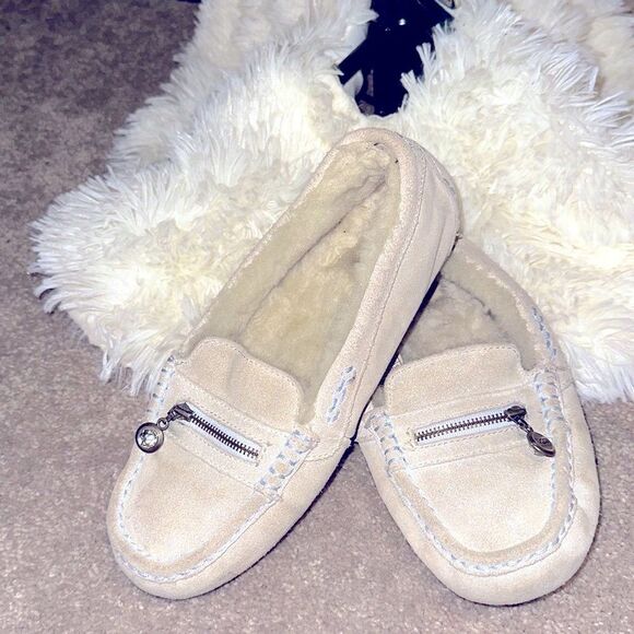 Ugg Ansley Charm Slippers! - Picture 8 of 8